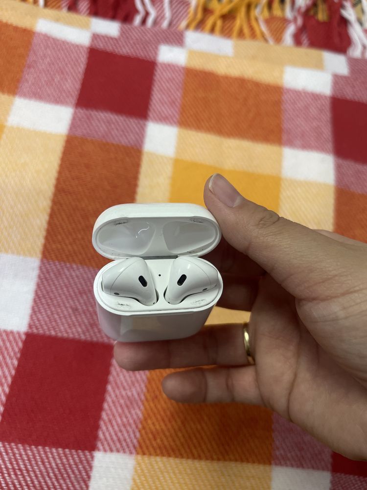 Продаётся наушник AirPods оригинал, серия-2