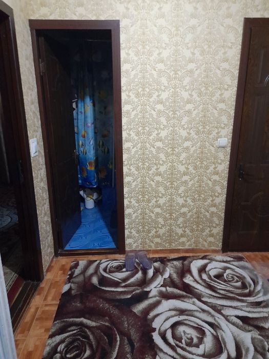 Metro Ulugbek yaqanida Rayhon kafeni oldida bollarga xozyaykali