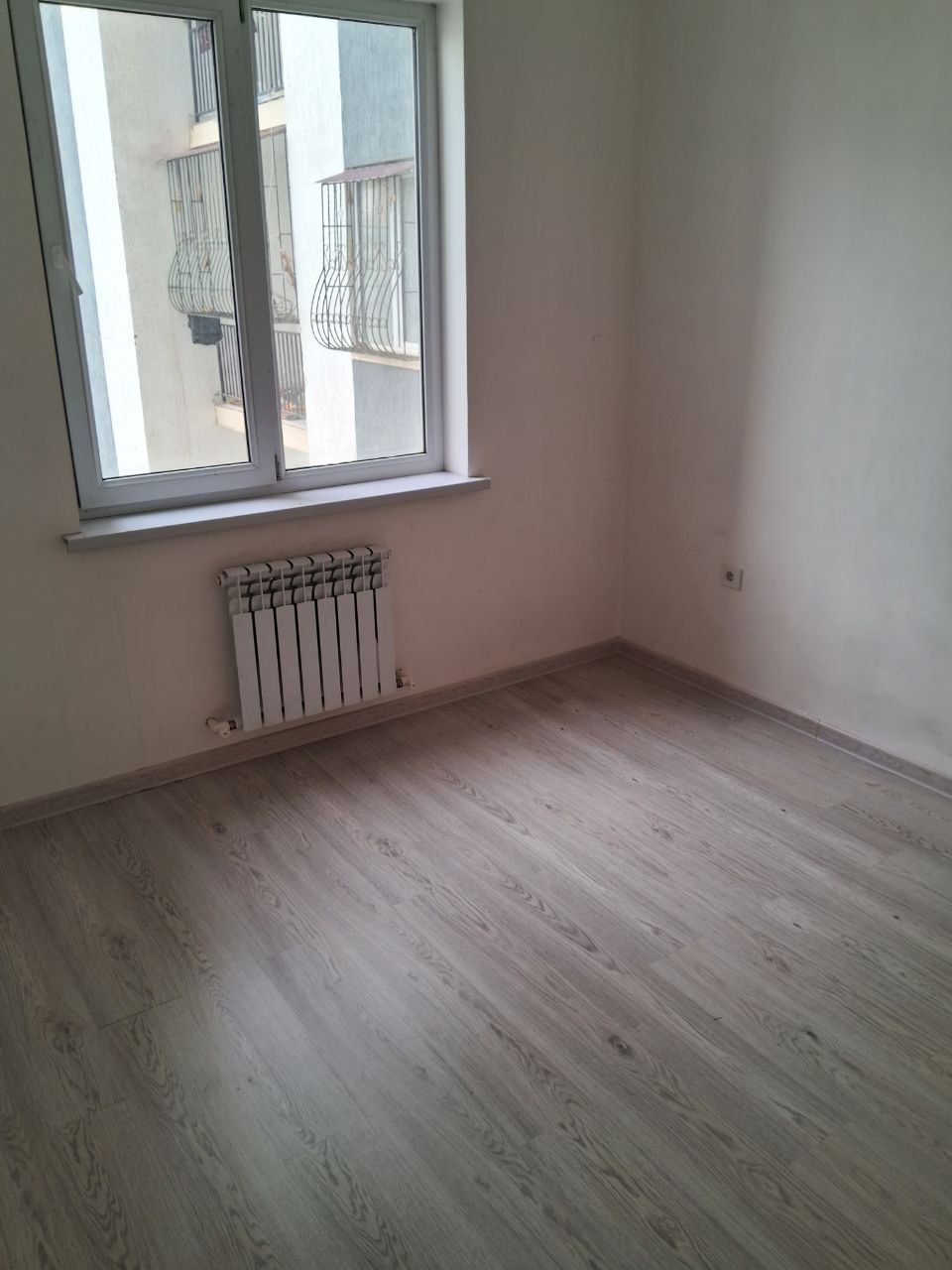 SERGELI 10 XUDUD 2 XONA ortacha remonT Xonalar Aloxida Gilam QoyilaDi