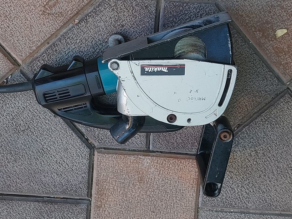 Mașina de făcut canale MAKITA SG 1250 că noua