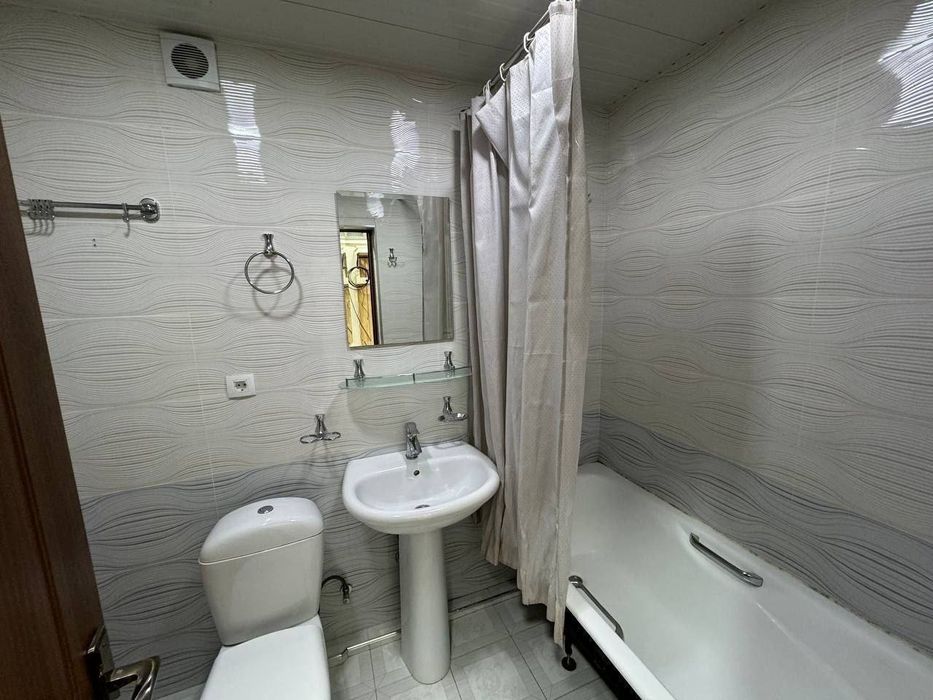 Продается 2х ком квартира, ориентир:кафе Сезам Юнусабад 4 квартал,52м²