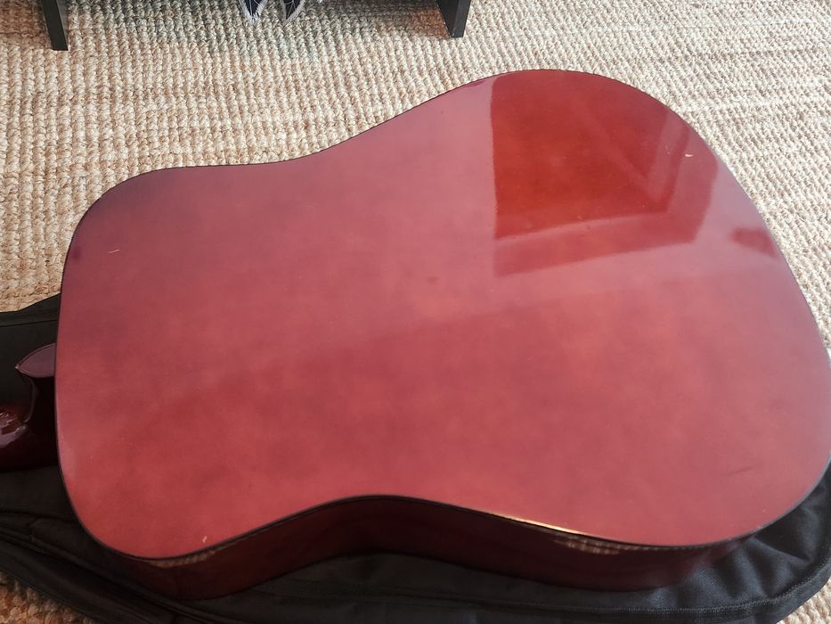 Chitara acustica Montana