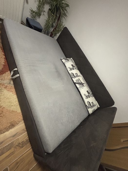 Pat tapitat pentru o persoana