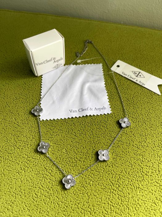 сребристо колие ван клиф с детелина van cleef  колие синджир бижу топ