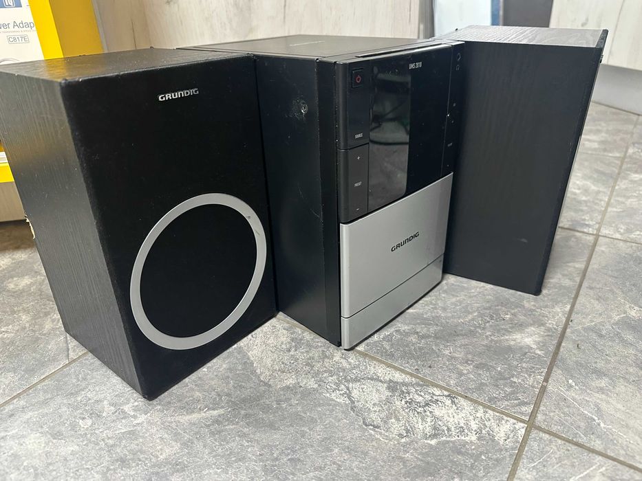 Grundig UMS 2010 микросистема с тонколони, CD, AUX, USB, FM