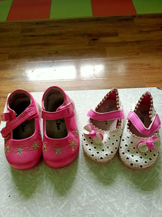 Продам детскую обувь босоножки для первых шагов