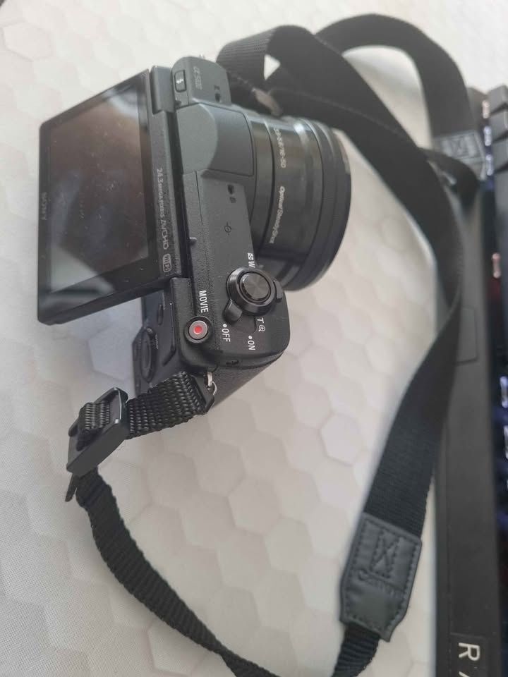 Aparat foto Sony A5100
