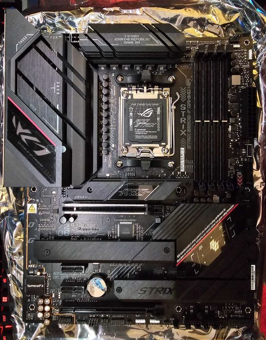 Placa de baza ASUS ROG STRIX B650E-F