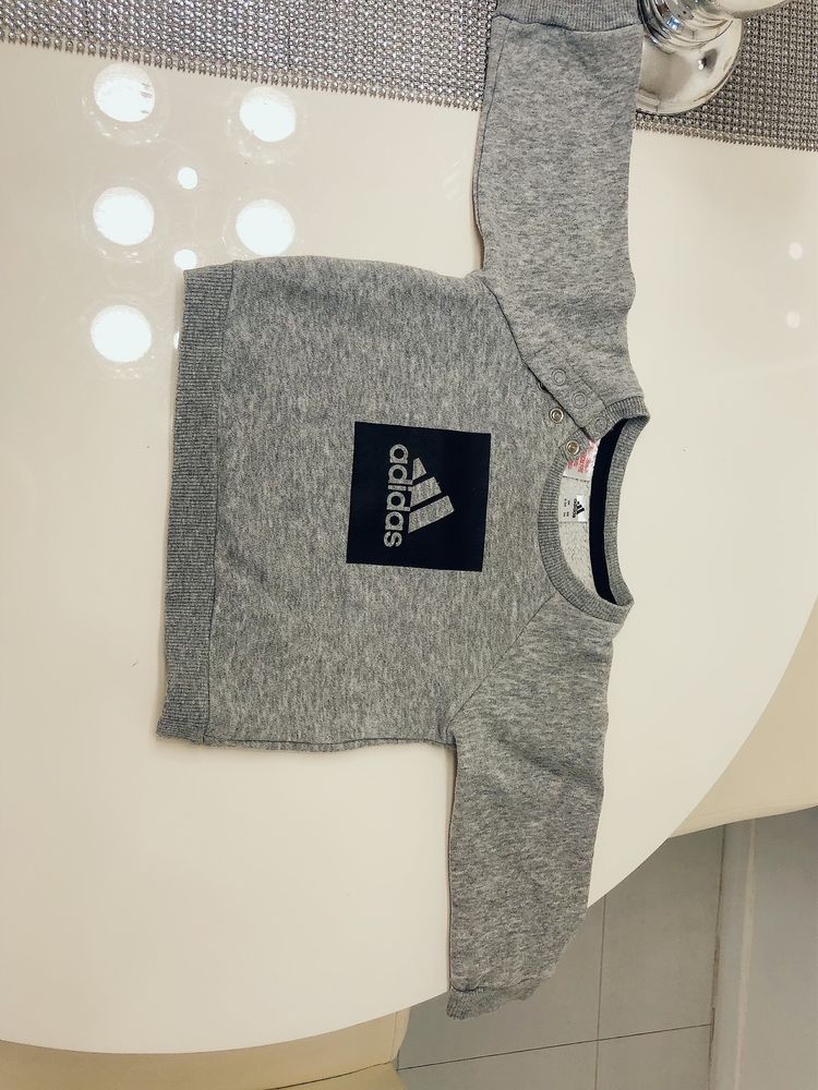 Vând trening adidas, achiziționat din magazinul adidas