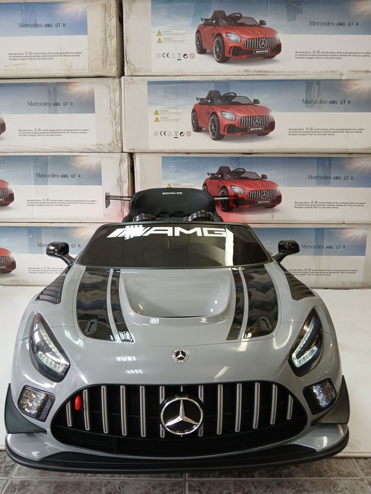 Чисто нови акумулаторни коли MERCEDES AMG GT3 с меки гуми
