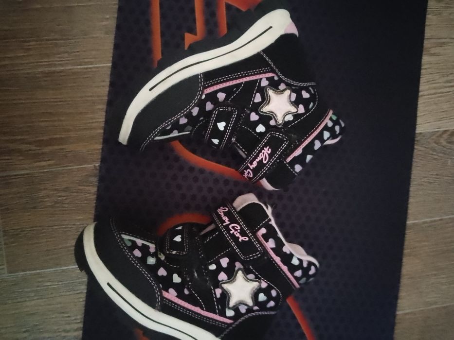 Продается детская обувь зимние сапоги. Состояние отличное.