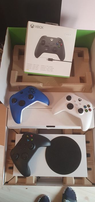 Xbox Series S + 3 контролера
