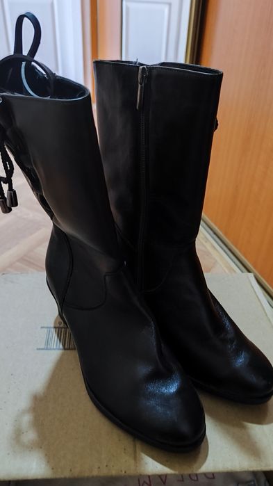 Женские зимние сапоги.