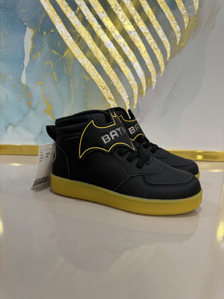 Ботинки светящиеся Batman H&M Англия 32размер высокие зимние кроссовки