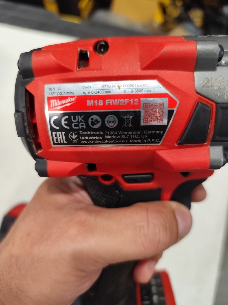 Безчетков акумулаторен гайковерт Милуоки Milwaukee M18 FIW2F12 + 5Ah