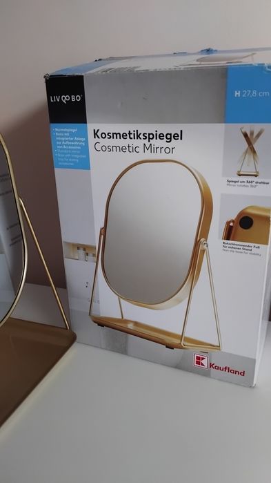 Огледало за гримиране на стойка от матиран метал