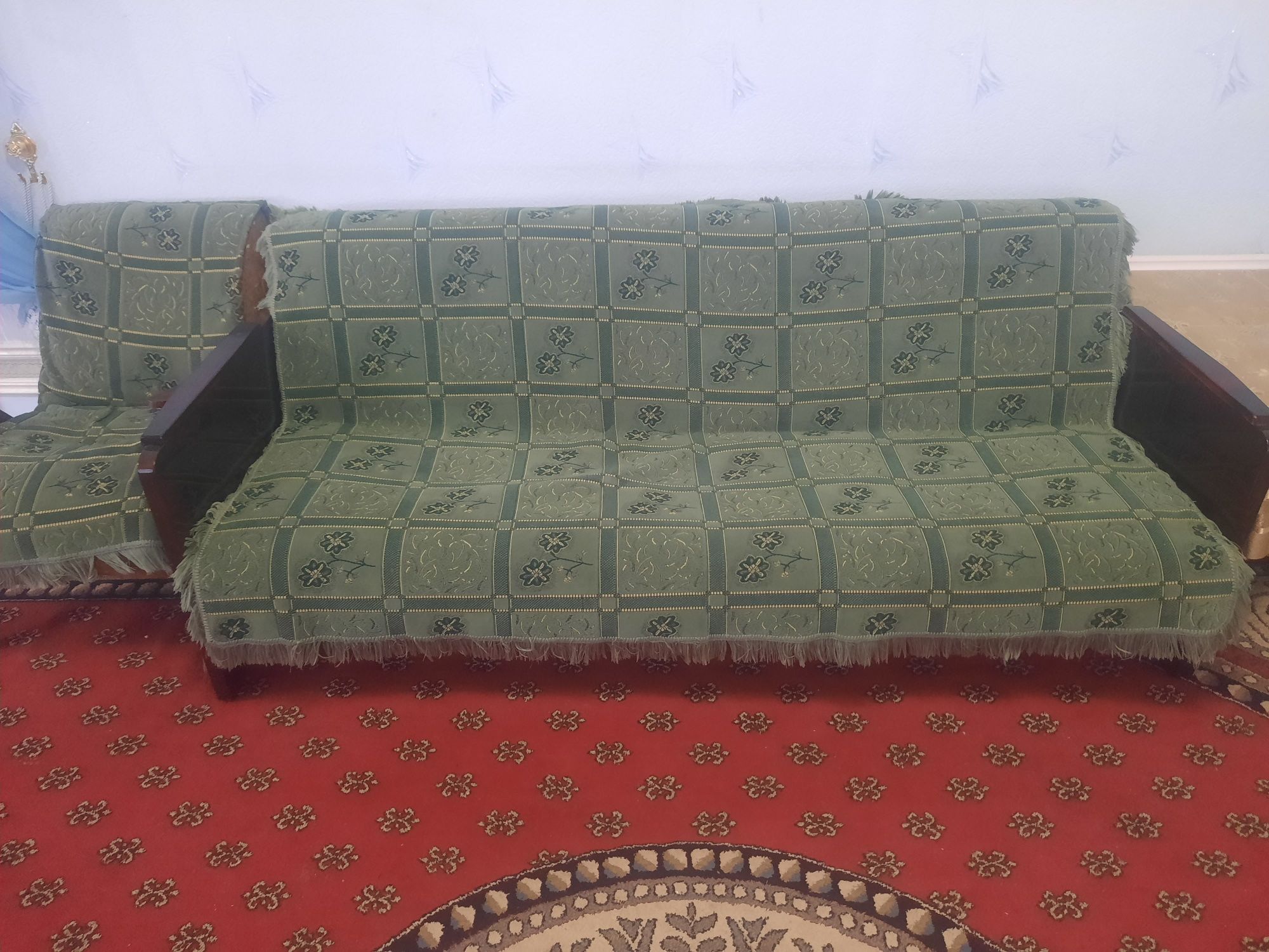 Yumshoq mebel sotiladi