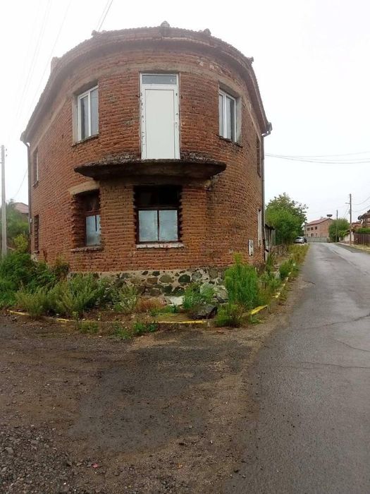 Къща с двор в с. Зидарово