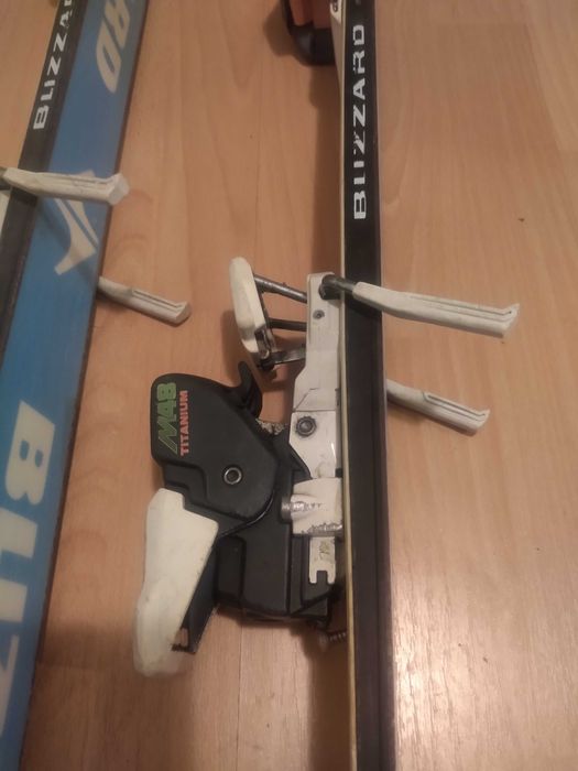 Vând skiuri Blizzard