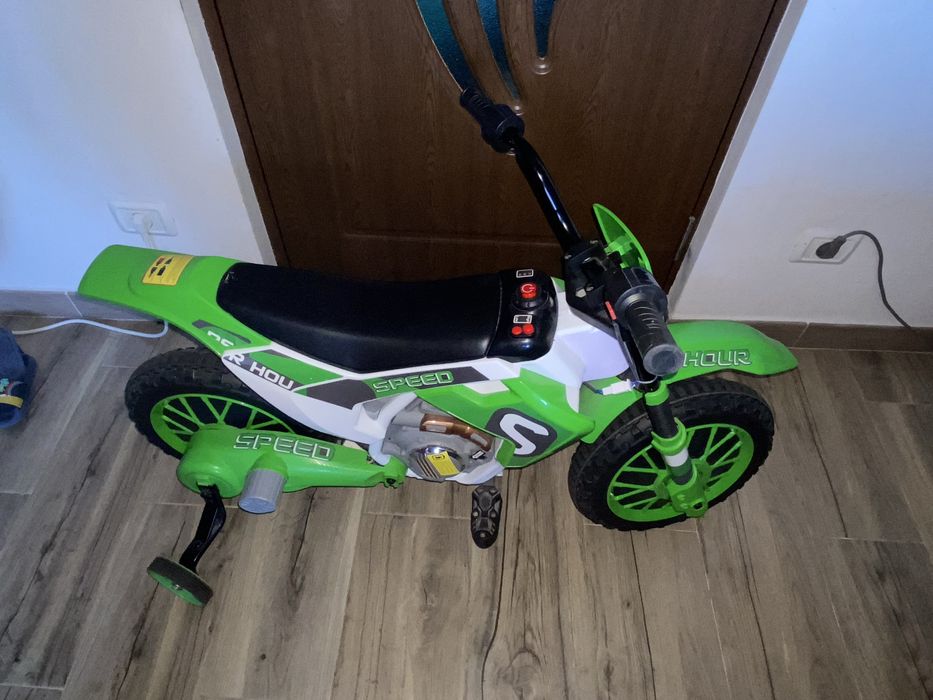 Vând motor pentru copii în stare foarte bună