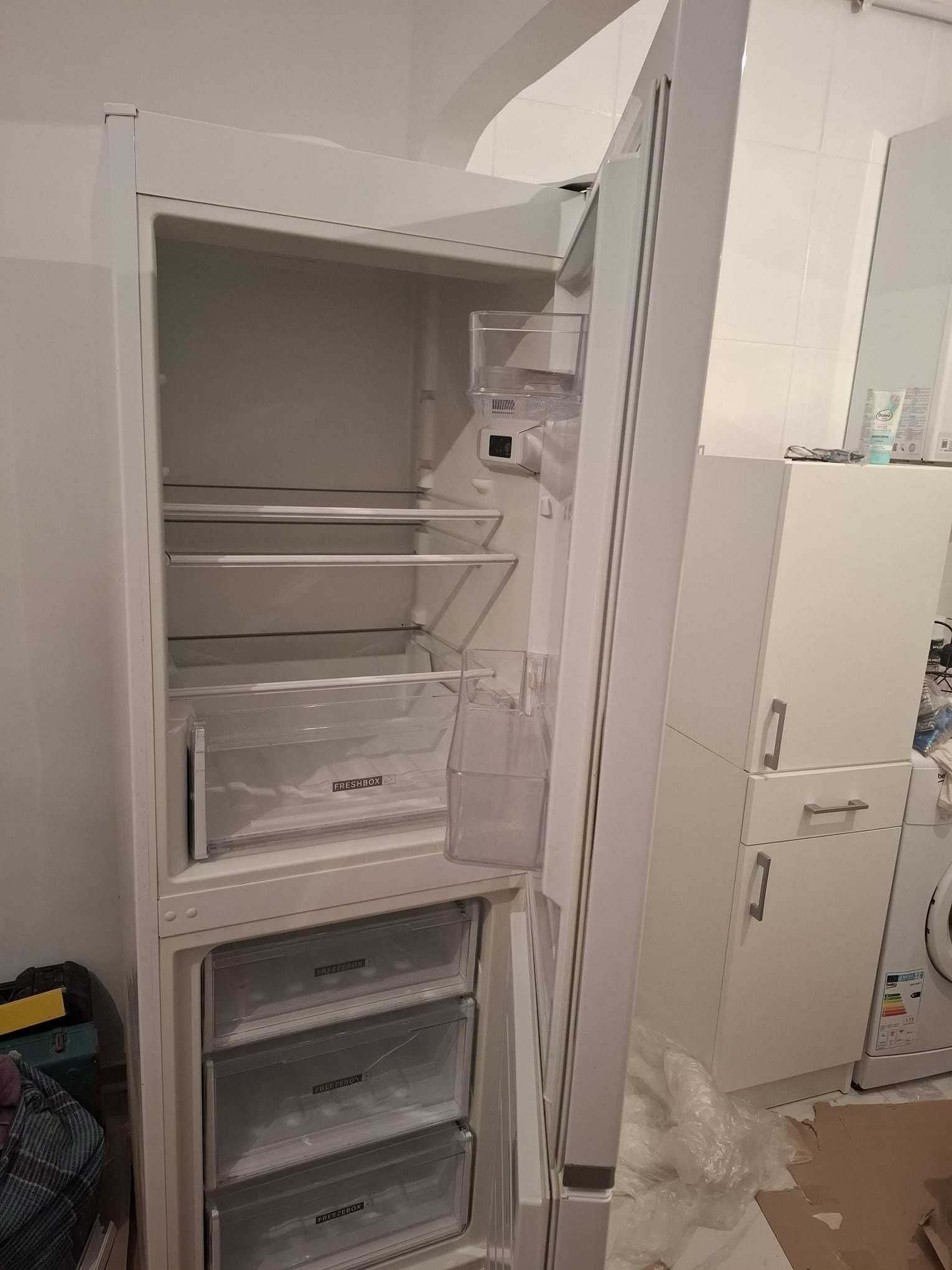 Ocazie unică!!! Vand combină frigorifică la jumatate de preț