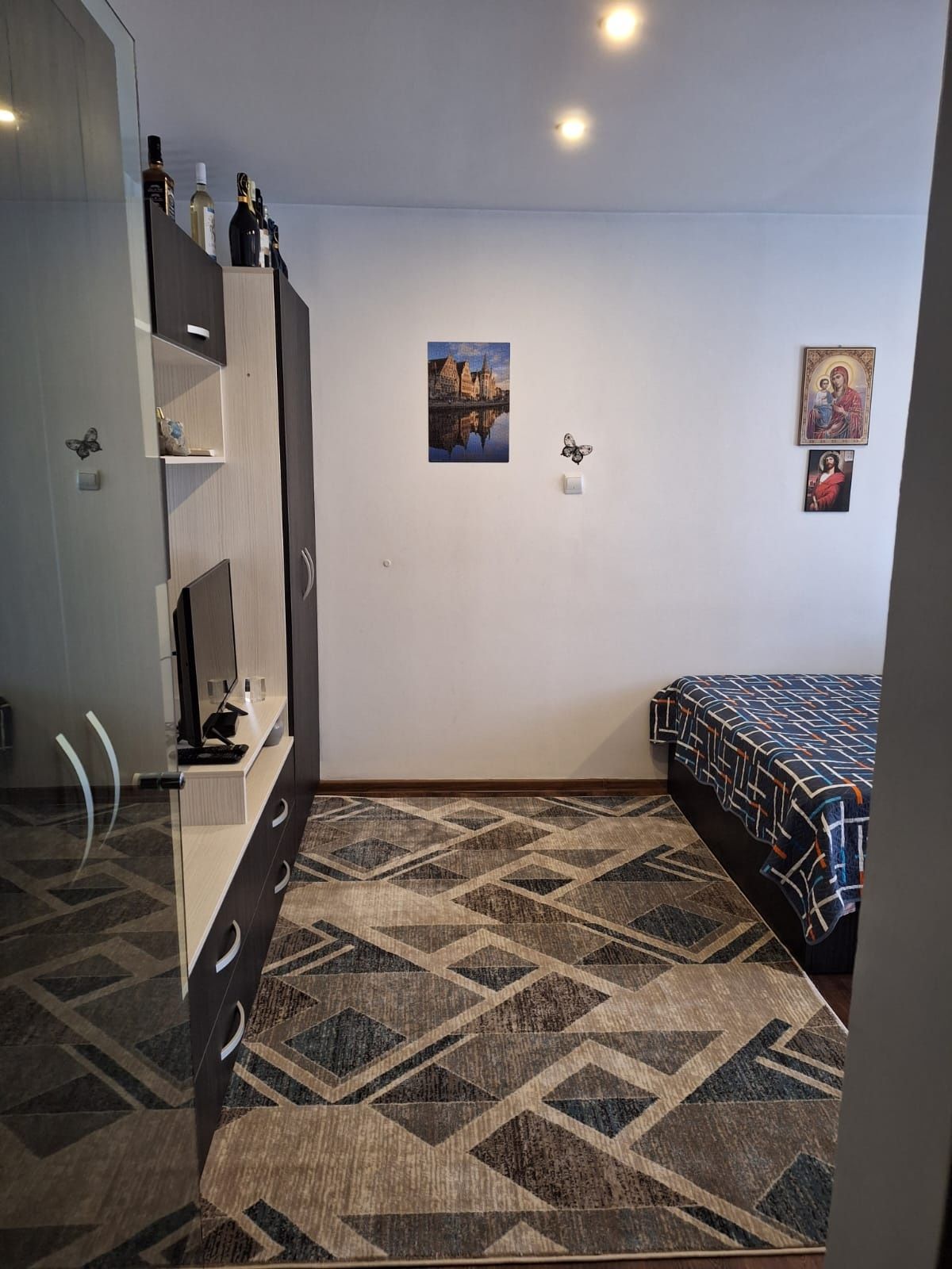 Garsoniera de vanzare (la cheie)