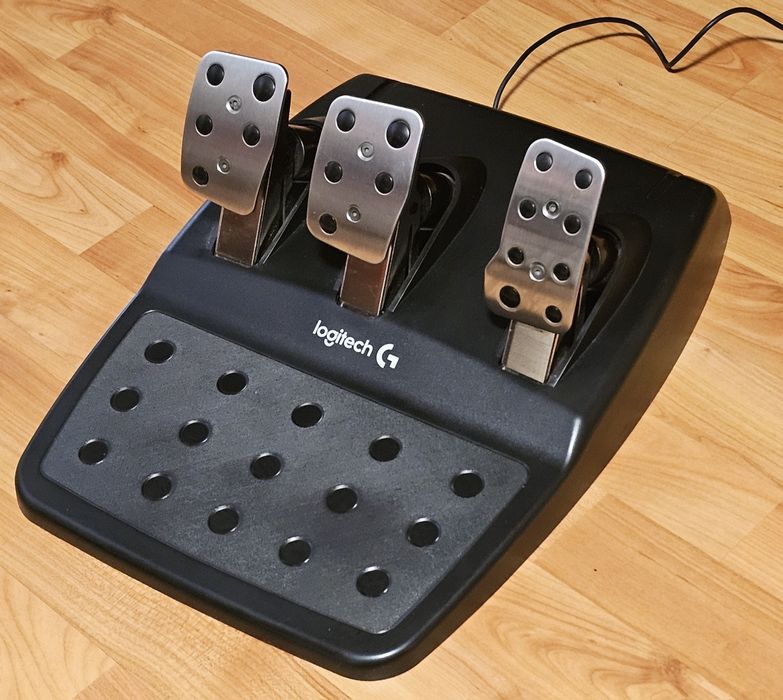 Vând Logitech G29 cu pedale și shfiter - Compatibil - PC, PS3, PS5