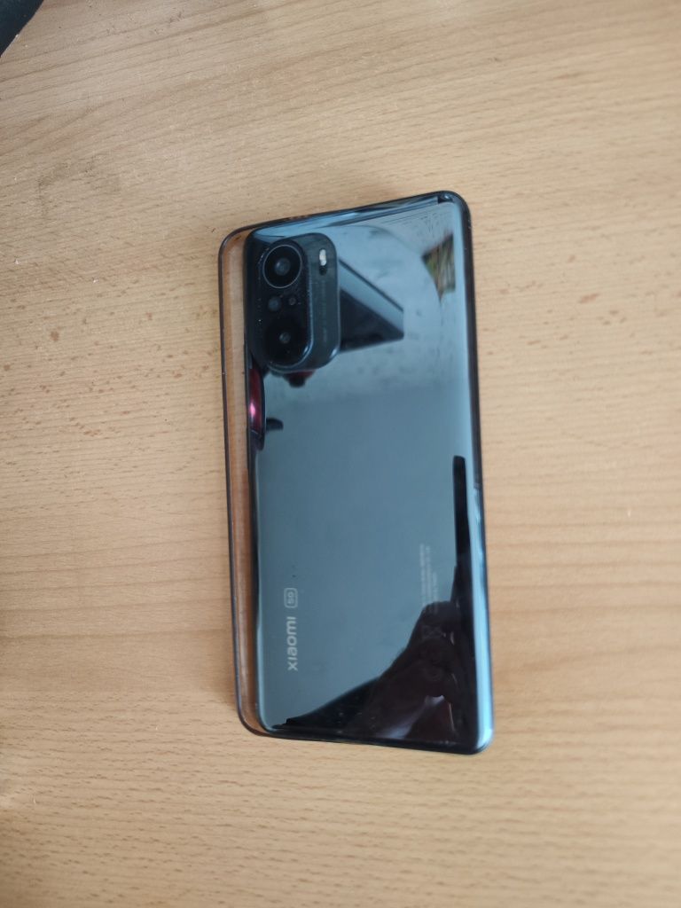 Продавам телефон Xiaomi Mi 11i