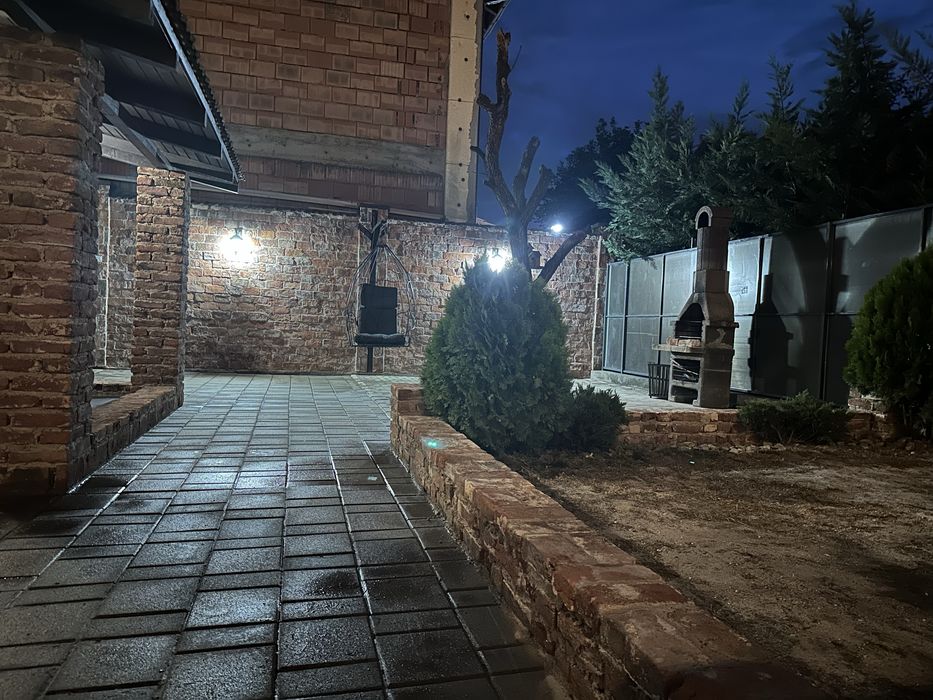 Vand sau inchiriez casa lipovei