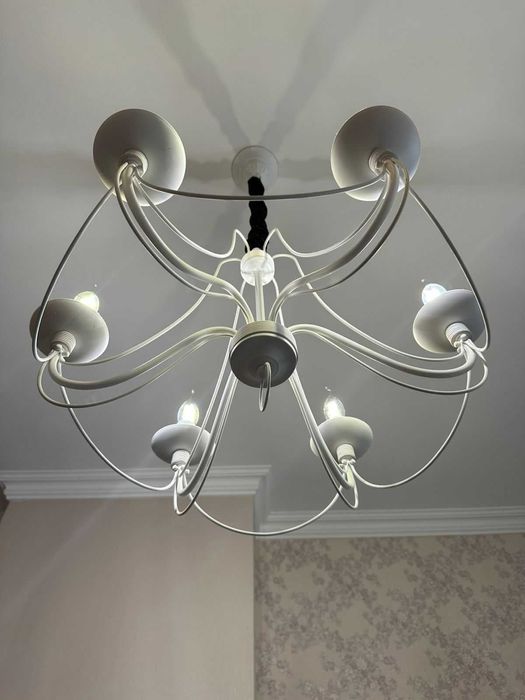 Продам люстру в отличном состоянии