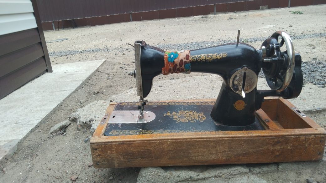 Продам швейную машинку.