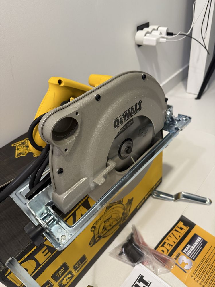 Fierastrau circular Dewalt D23700 electric 1750W, panza 235x30