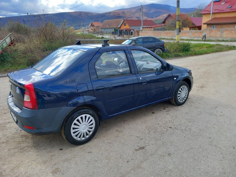 Vând Dacia Logan 2011