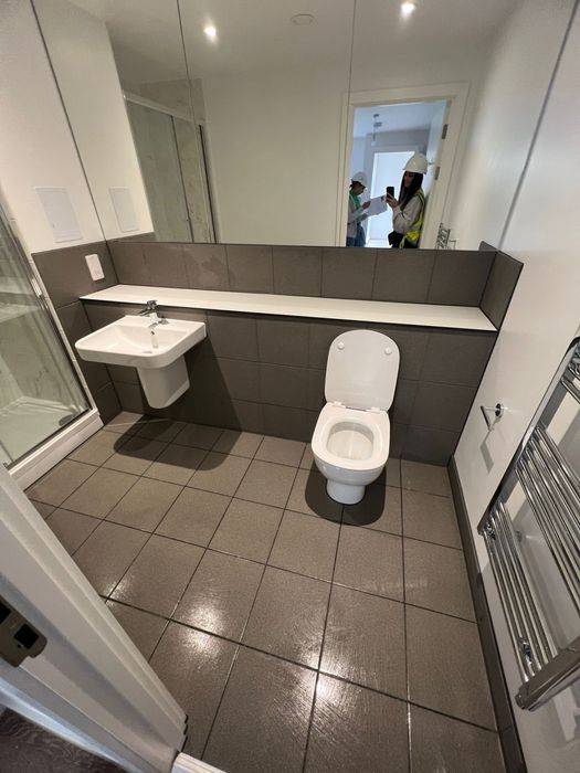 „Servicii curatenie locuinte si birouri – seriozitate si experienta”