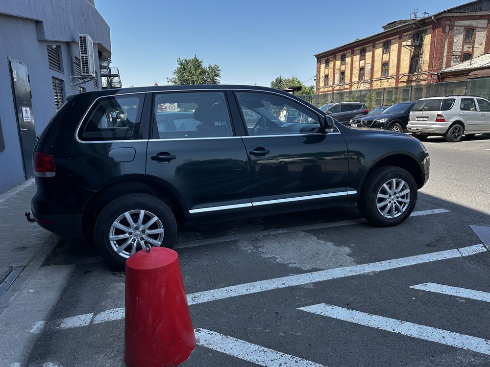 Vand Touareg 2.5 din 2004