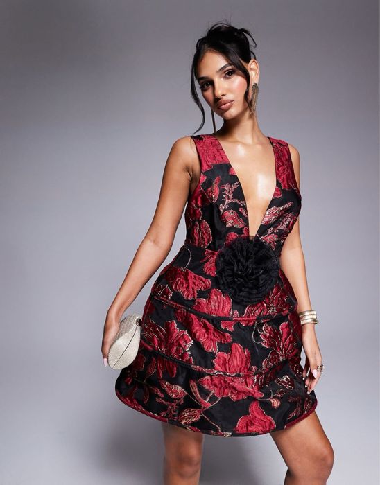 Bella Barnett ASOS нови официални рокли