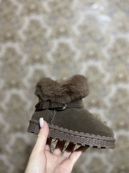 Продам детские угги для девочки, размер 25.