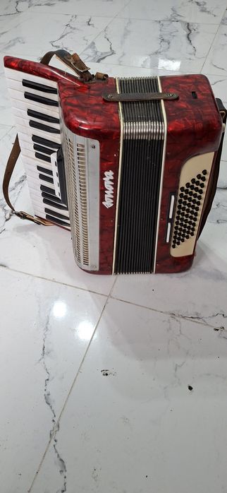 Vând acordeon sonora