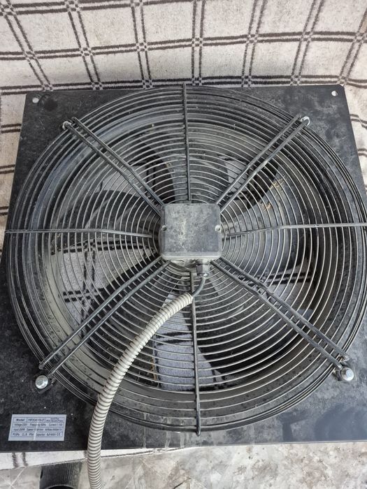 Вентилятор вытяжки и тех помещений