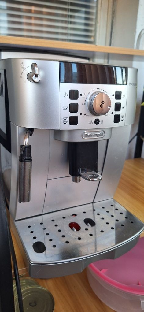 Автоматична еспресо машина  DeLonghi Magnifica S