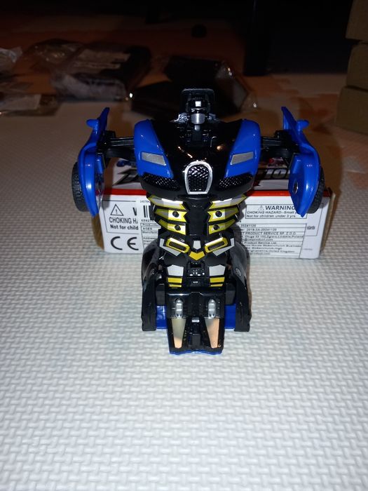 Jucarie masina care se transforma in robot