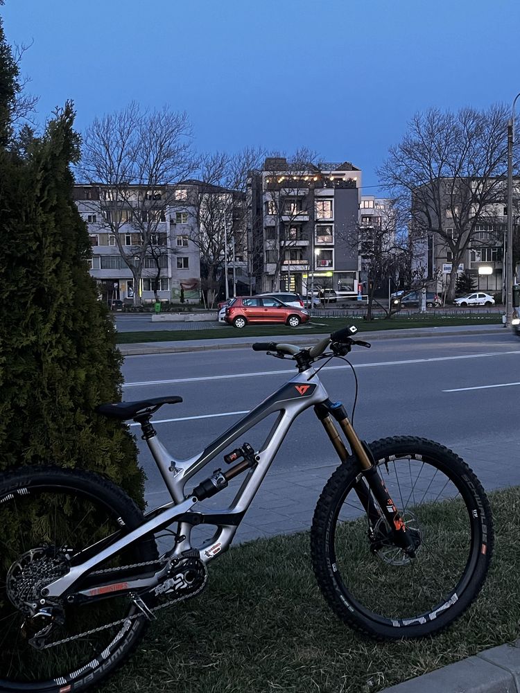 Yt capra cf pro race 2019