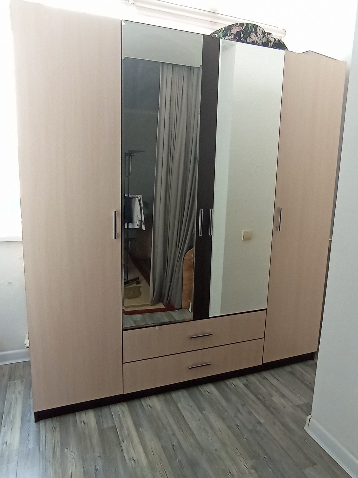 Продается шкаф в Зачаганске