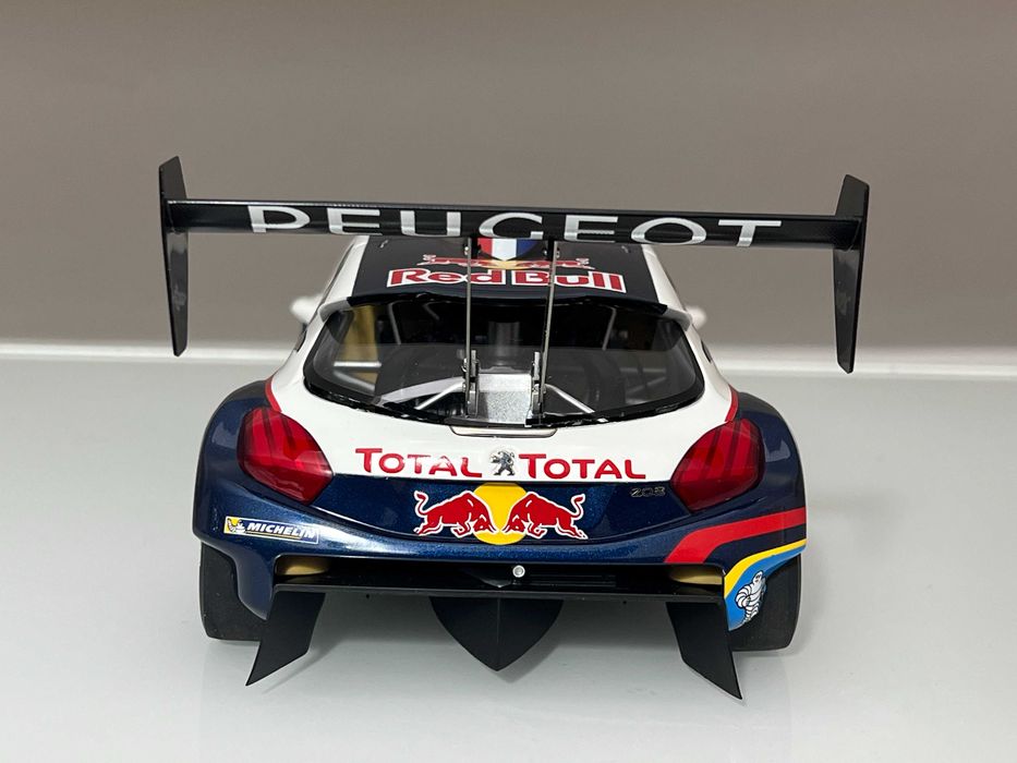 Macheta Auto 1/18 Autoart Peugeot 208 T16 Pikes Peak Loeb