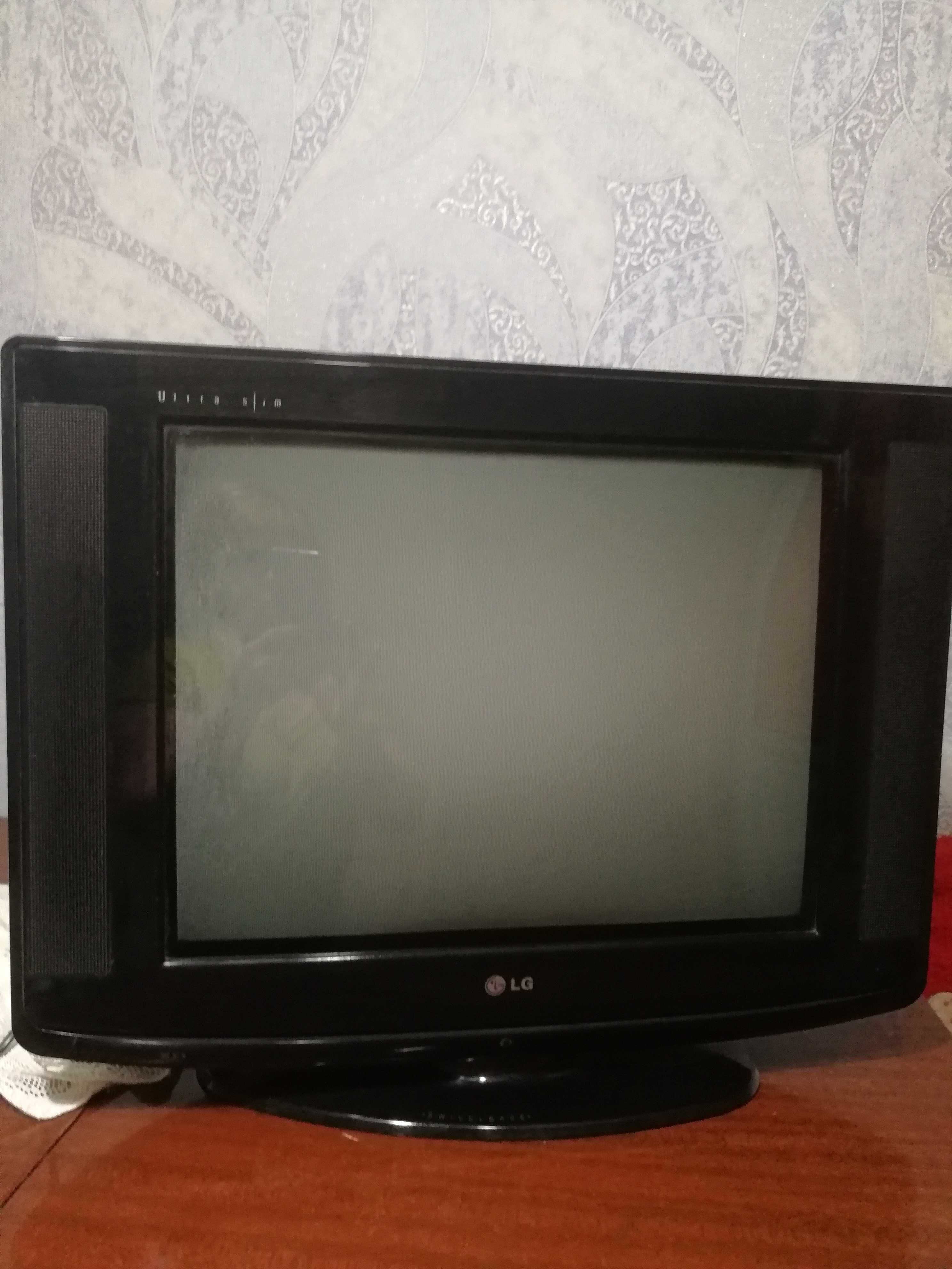 Телевизор LG 21 в отличном состоянии.Можно с тюнером и тумбой.