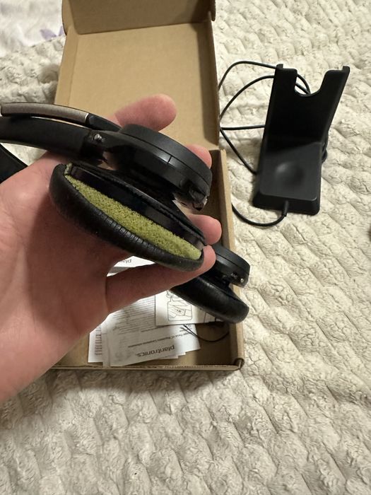 Два чифта слушалки Plantronics Voyager UC/BT600 цена в описанието