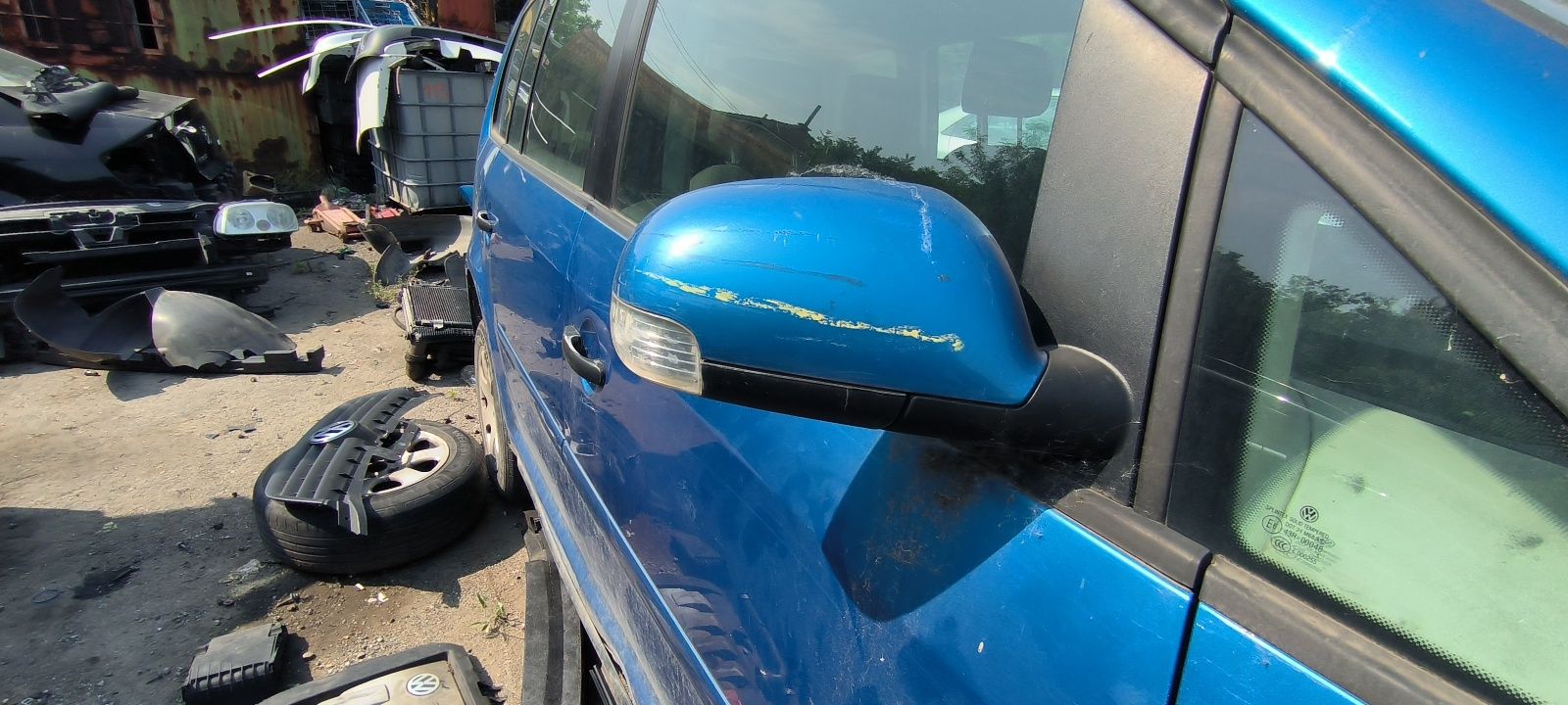 Продавам едрогабаритни части за vw Touran 2005г