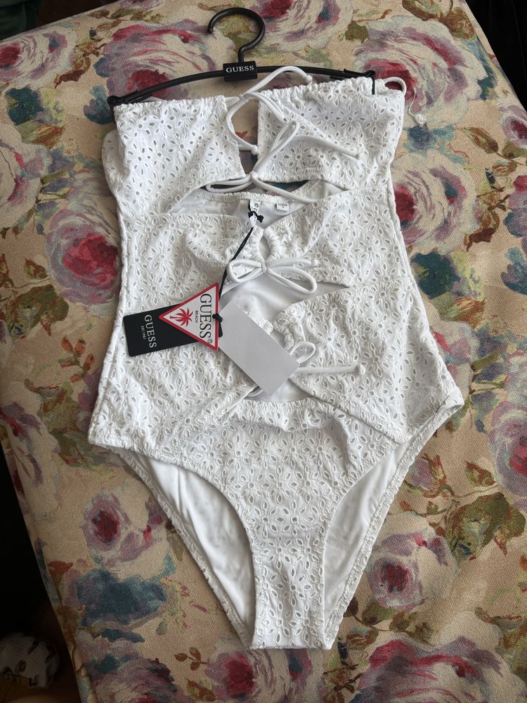 Цял Бански Guess