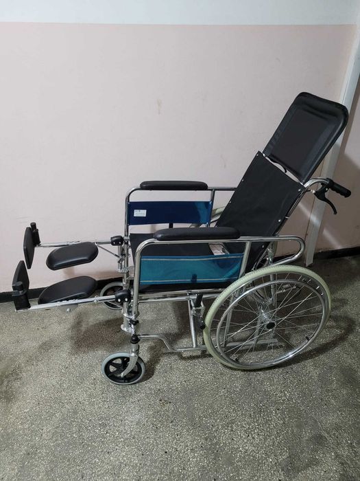 Scaun rulant pntru persoane cu dizabilitati, cu spatar rabatabil
