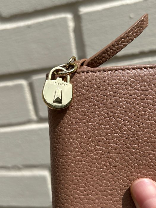 Оригинално портмоне на Ted Baker